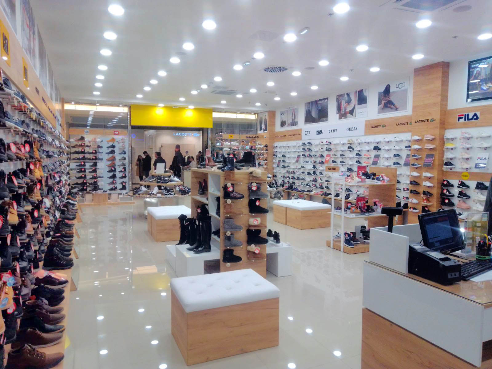 Lacoste usce deals